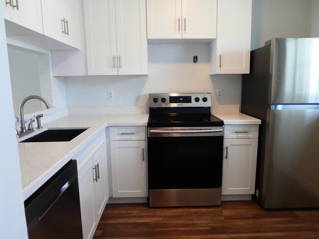 Building Photo - 7094 Golf Colony Ct