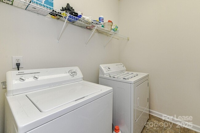 Building Photo - 9625 Sunset Grove Dr