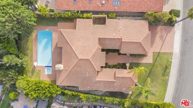 Building Photo - 3516 Malibu Country Dr