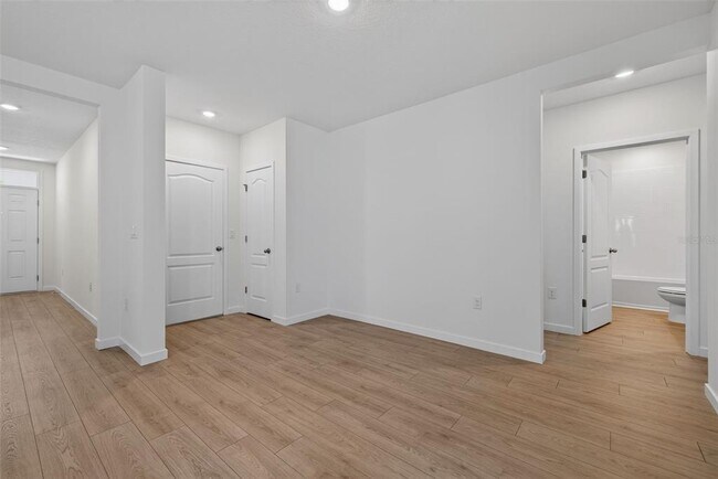 Building Photo - 2893 House Finch Rd