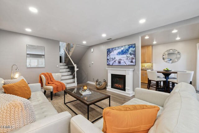 Building Photo - 1302 Alessandro Dr