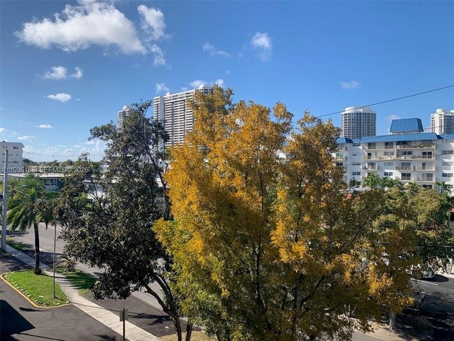 Building Photo - 3750 NE 170th St