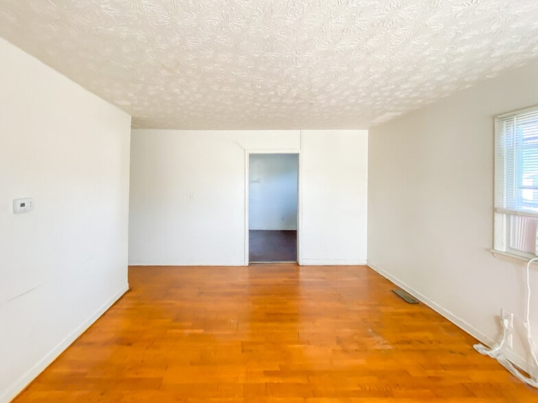 Building Photo - 559 S 22nd Ave