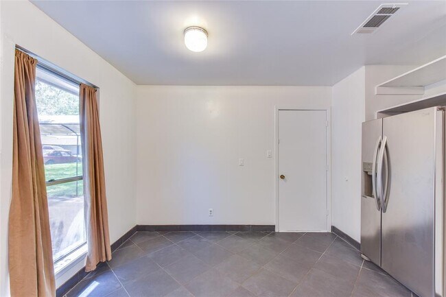 Building Photo - 4900 Brushy Ridge Dr