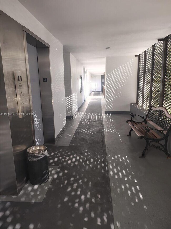 Building Photo - 20400 W Country Club Dr