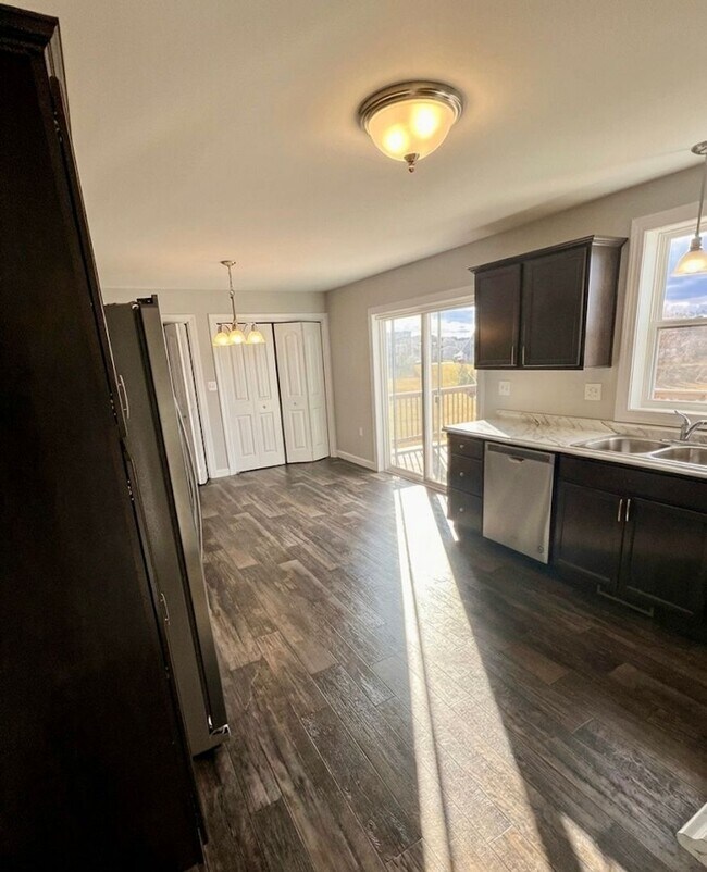Building Photo - 206 Woodridge Dr