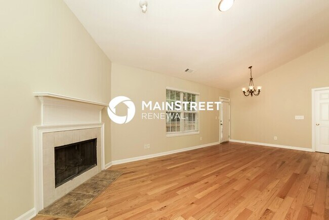 Building Photo - 3 Bedroom Pet-Friendly Home in Flowery Branch, GA with Main Street Renewal
