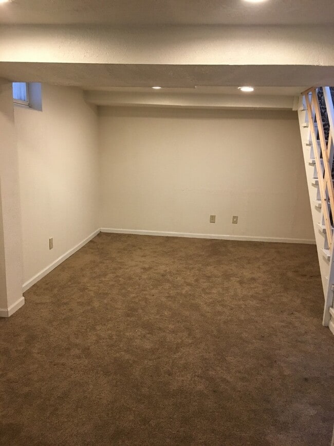 Building Photo - Available August!  Cozy 2 Bedroom, 2 Bathr...