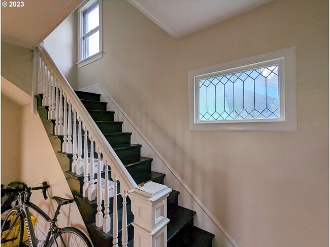 Building Photo - 4 Bed 1.5 Bath 1758sqft - Historic Charm with Renovations and so Much More!