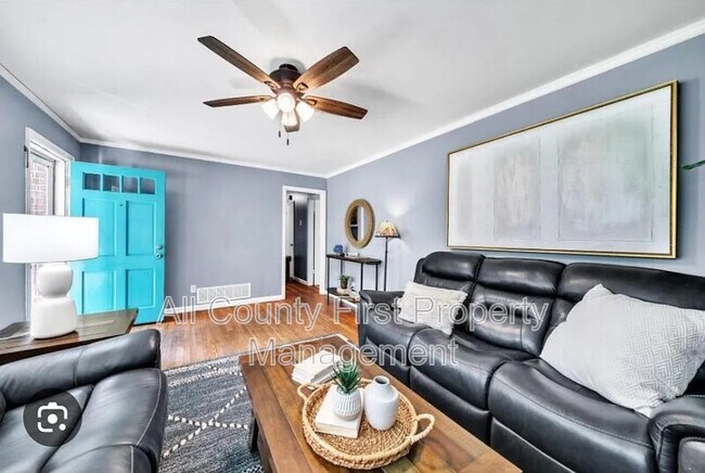 Building Photo - 4106 N Shallowford Rd