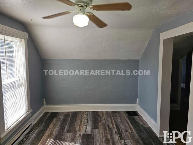 Building Photo - 5520 N Summit St