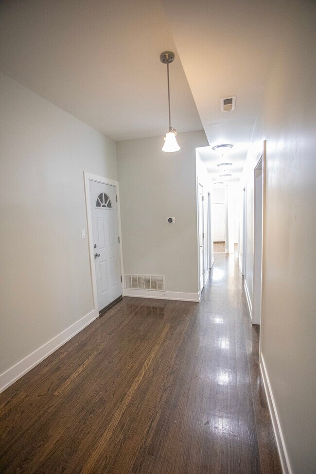 Building Photo - 6434 S Eberhart Ave