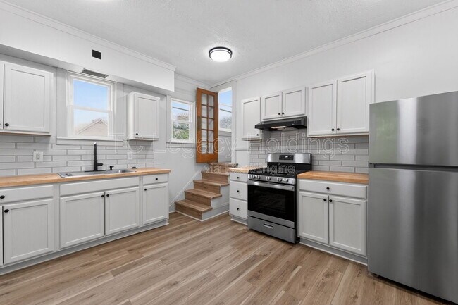 Building Photo - 1527 Farland Ave