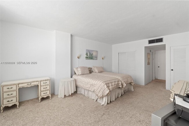 Building Photo - 5001 Collins Ave