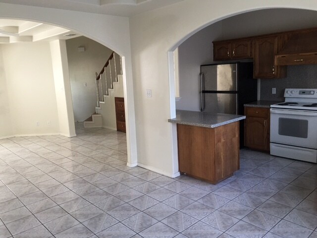 Building Photo - 2801 Charleston Ln