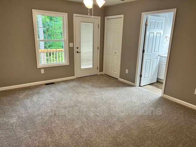 Building Photo - 905 Gardner St