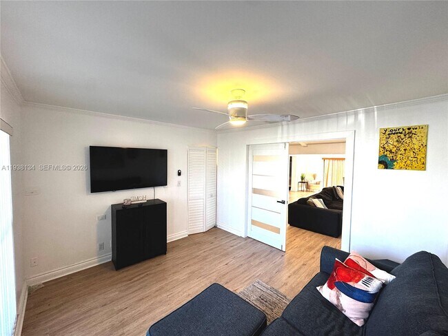 Building Photo - 4905 Bayberry Ln