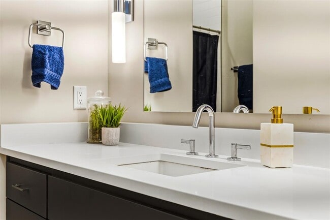 Building Photo - 5921 Hiline Rd