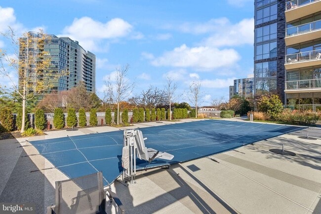 Building Photo - 7887 Jones Branch Dr