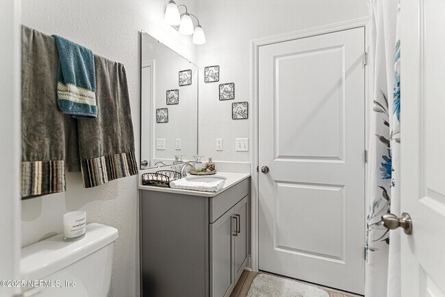 Building Photo - 105 Meadow Creek Dr