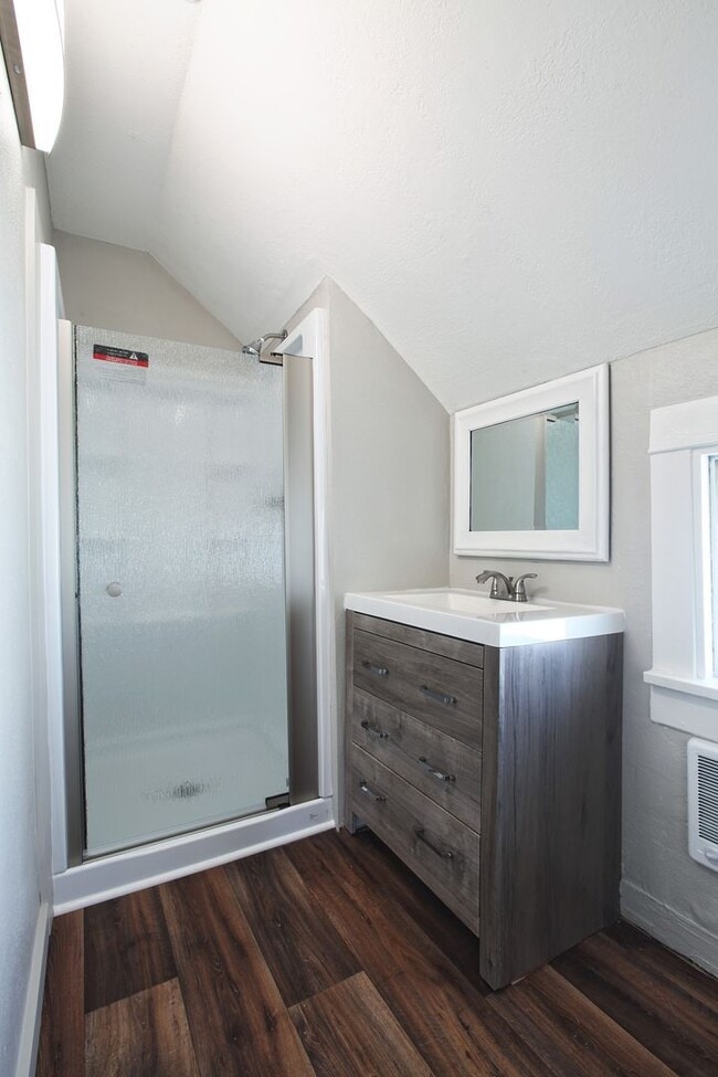 Building Photo - Darling 2 Bedroom Convenient Stanwood Home Move in Ready!