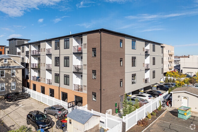 Alternate - 35 W Price St