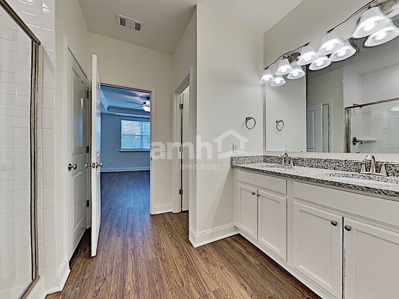 Building Photo - 24 Crabapple Cir