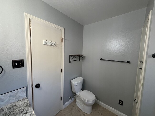 Building Photo - 3 Bedroom Single Story Home Available Near Louisiana Blvd NE & Candelaria Rd NE!