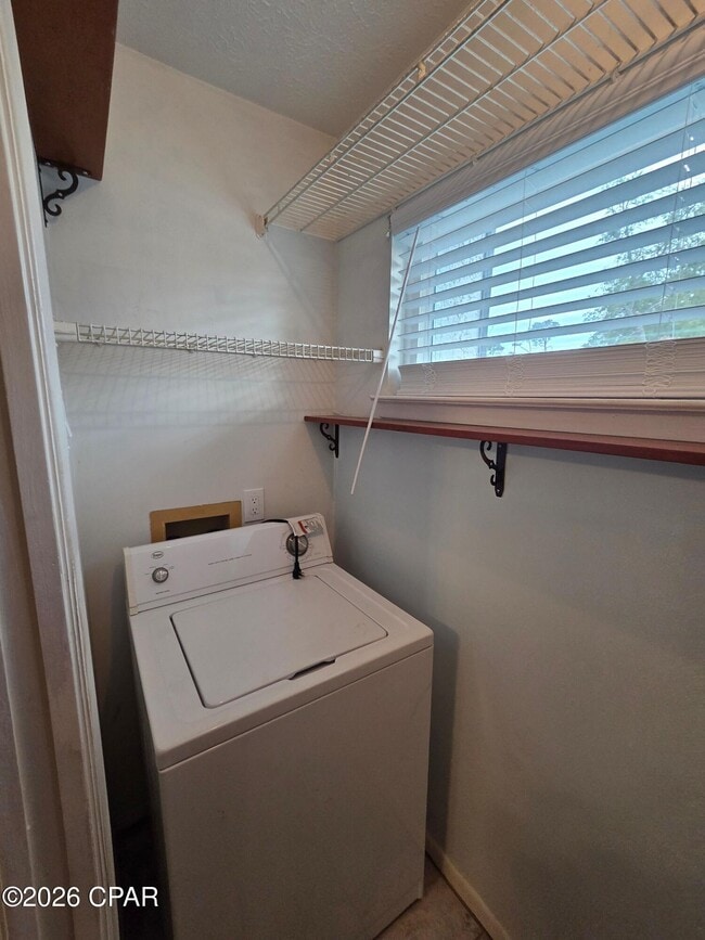 Building Photo - 7125 N Lagoon Dr