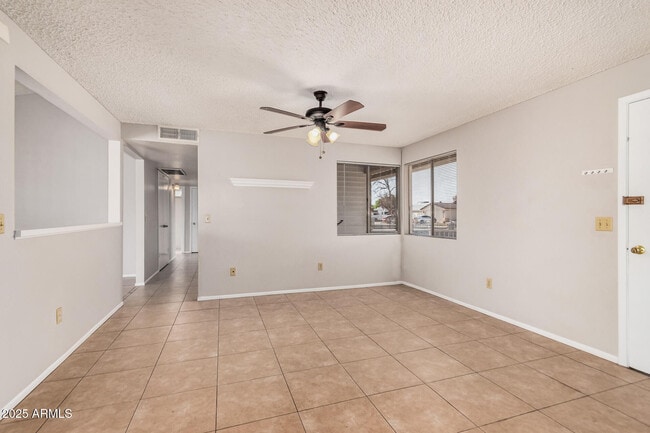 Building Photo - 5505 W Sunnyslope Ln