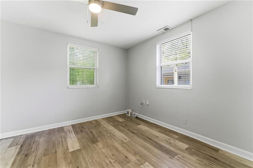 Building Photo - 1307 Elizabeth Ave SW