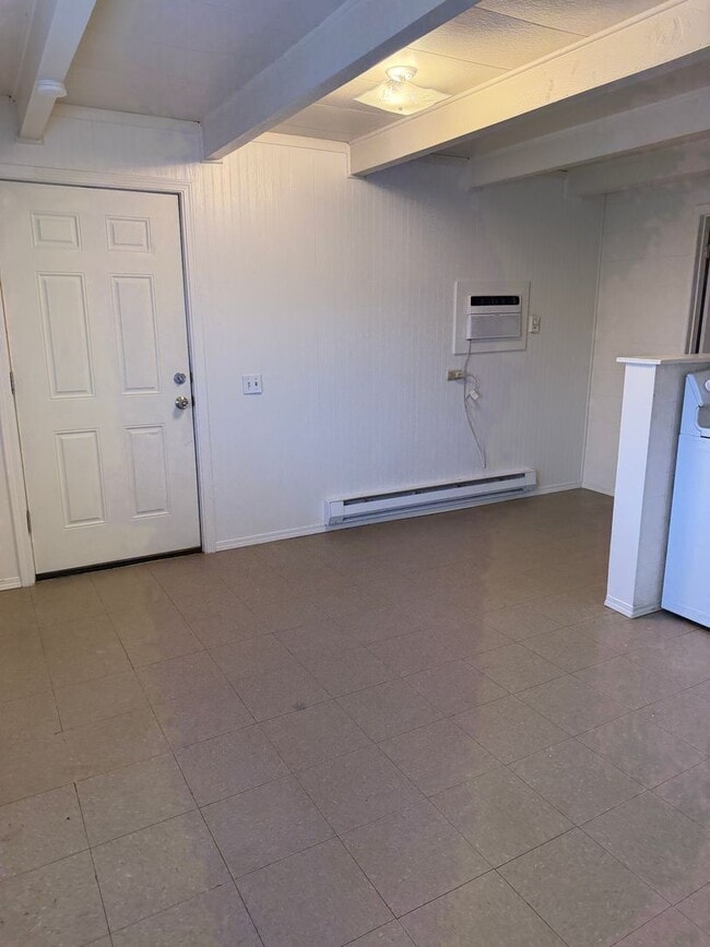 Building Photo - 8580 Lybbert Dr NE