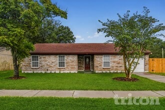 Building Photo - 2663 Kenwood Dr E