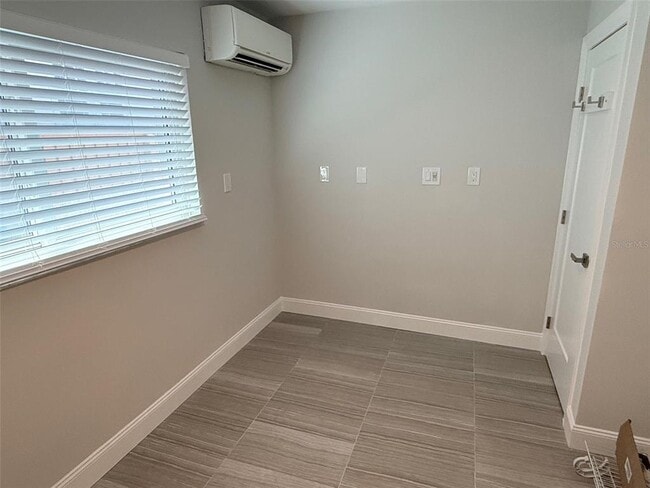 Building Photo - 2802 Pass a Grille Way
