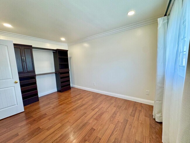 Building Photo - 15471 Salisbury Ln