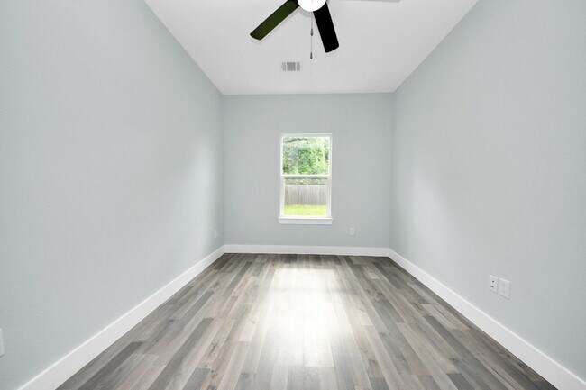 Building Photo - 7502 Sandle St