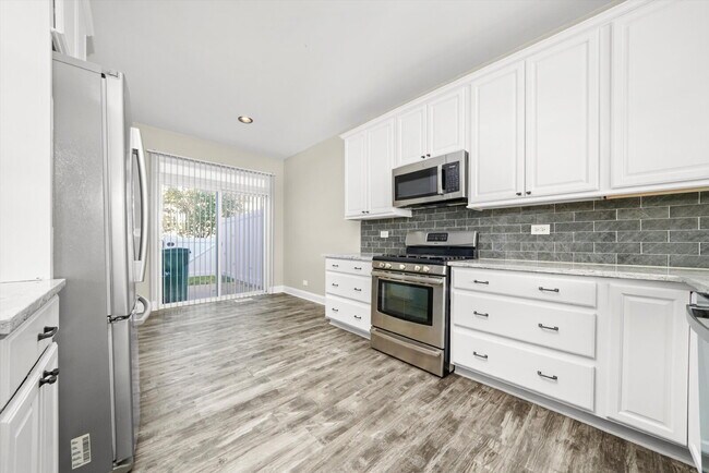 Building Photo - Modern 3-Bed, 2.5-Bath Townhome with Pond ...