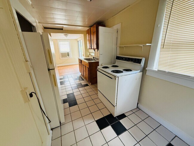 Building Photo - 320 21st Ave S