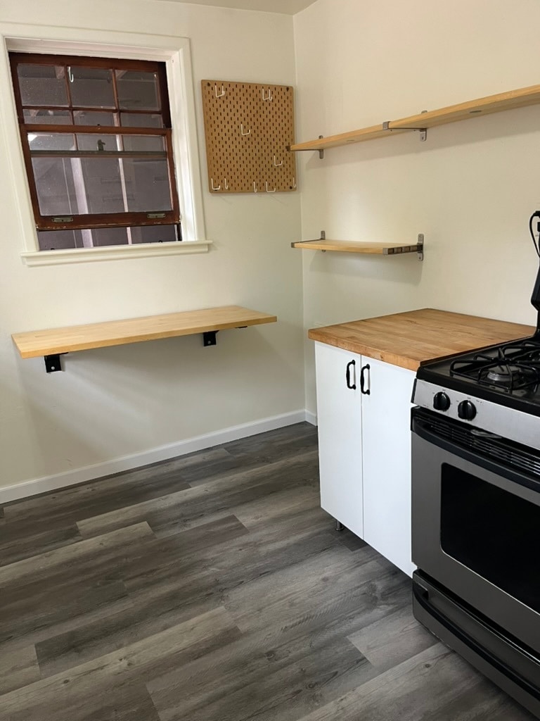 Kitchen with collapsible table - 1931 33rd St