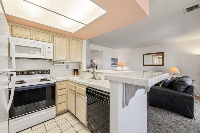 Building Photo - 78121 Crimson Ct