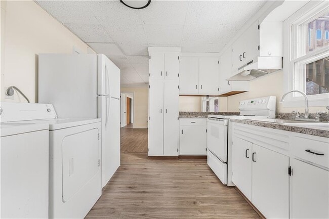 Building Photo - 3421 Pawtucket Ave