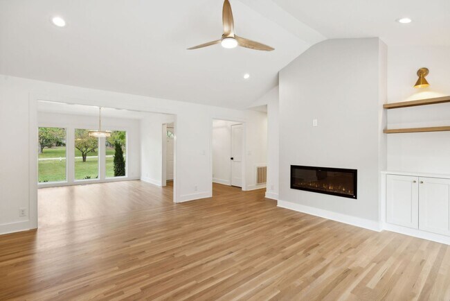 Building Photo - Completely renovated ranch 4BR/4BA ranch h...