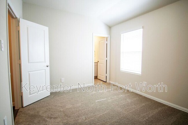 Building Photo - 2106 Dunbar Dr