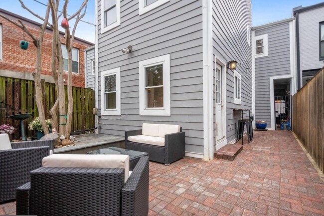 Building Photo - 468 Ridge St NW