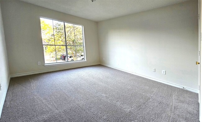 Building Photo - 2202 Cherry Hill Ct