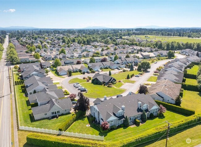 Building Photo - 2296 James Cir