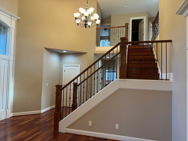 Building Photo - Goregous 5 Bedroom Home! Great Location! Vaulted Ceilings! Fenced Yard! 3- Car Garage & More!