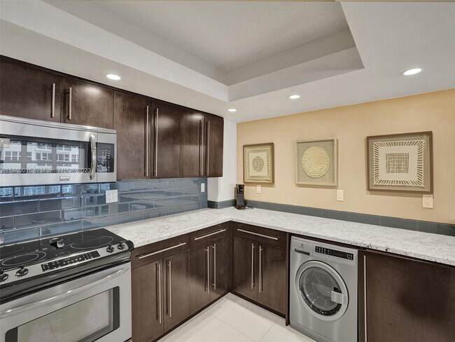 Building Photo - 3750 Galt Ocean Dr