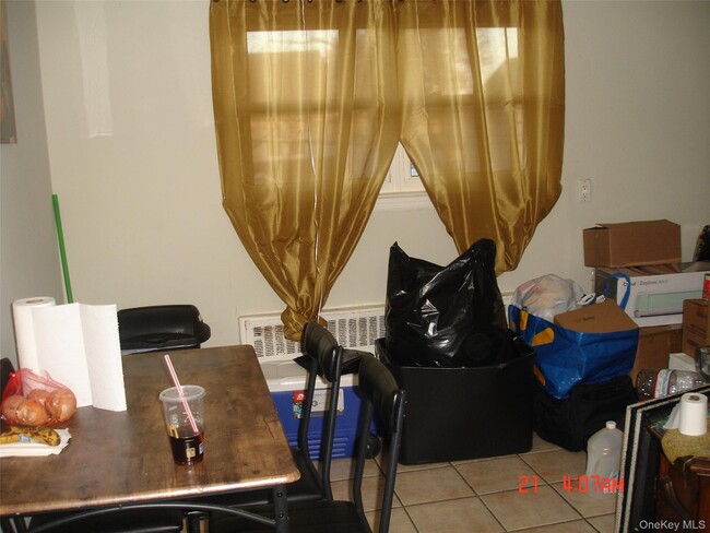 Building Photo - 17 Stewart Ave