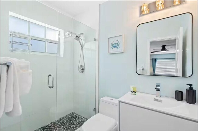 Building Photo - 304 SE 4th St